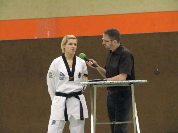 Tag des Sport 2009 - Frank Altenhoff im Interview mit Olympiabronze Gewinnerin Helena Fromm